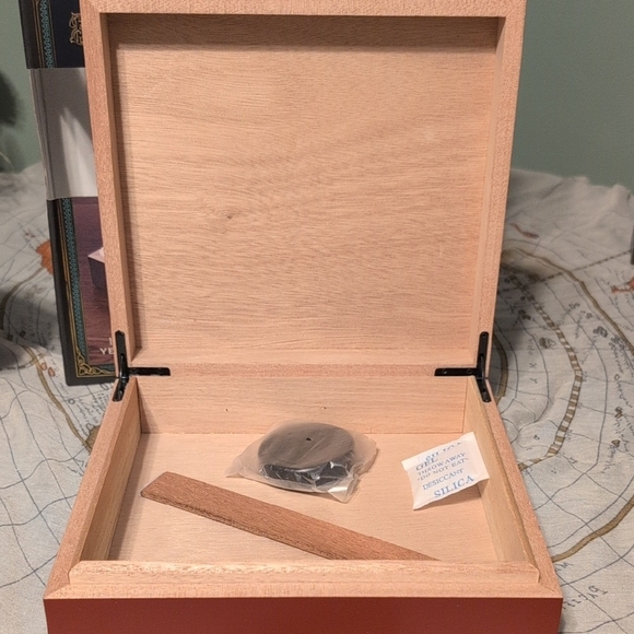 Bond Street Desktop With Built-in Humidor Cigar Case Brand New In Box - Picture 10 of 16